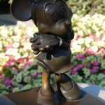 Minnie Mouse Statue